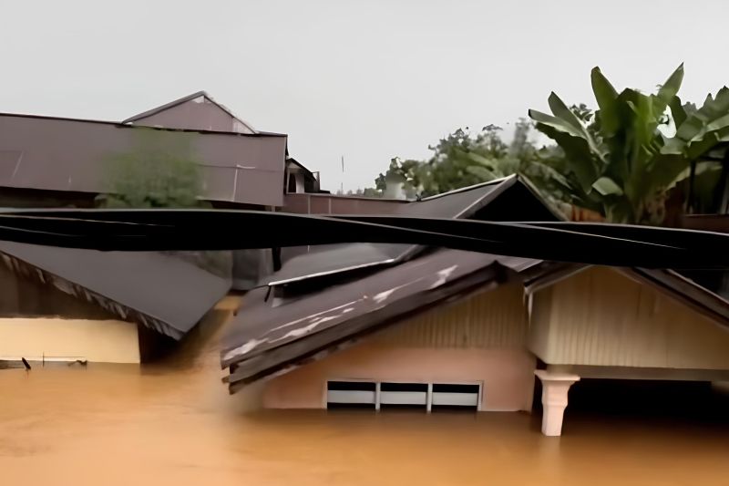 Tim gabungan evakuasi warga terdampak banjir di Toli-Toli