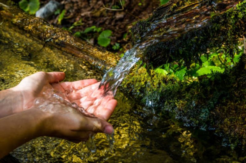 Warga sekitar Aqua ungkap sulit dapatkan air bersih pada Dedi Mulyadi