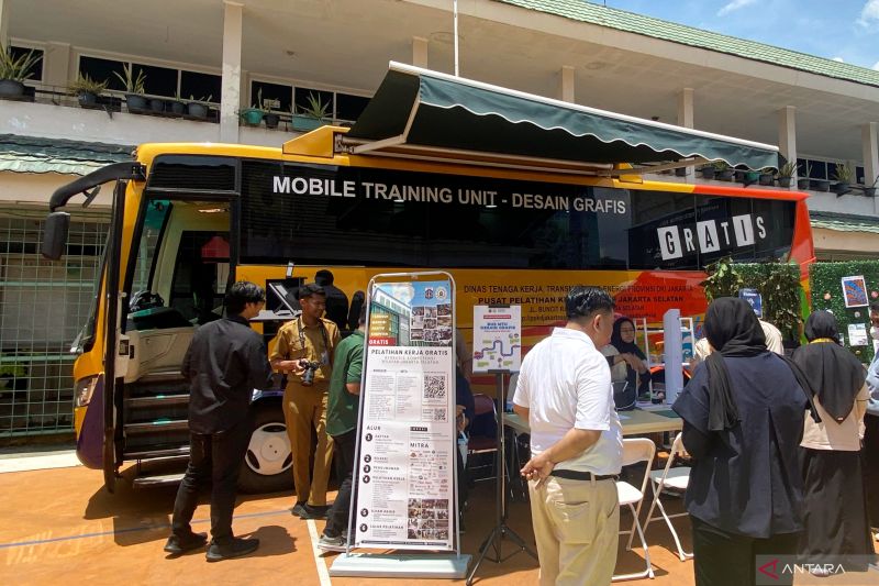 DKI hadirkan mobil layanan keliling di bursa kerja