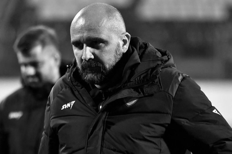 Kolaps saat pertandongan, pelatih Radnicki Mladen Zizovich wafat