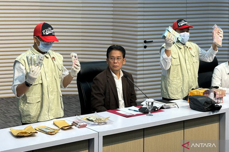 KPK duga Gubernur Riau terima Rp2,25 miliar hasil peras anak buah