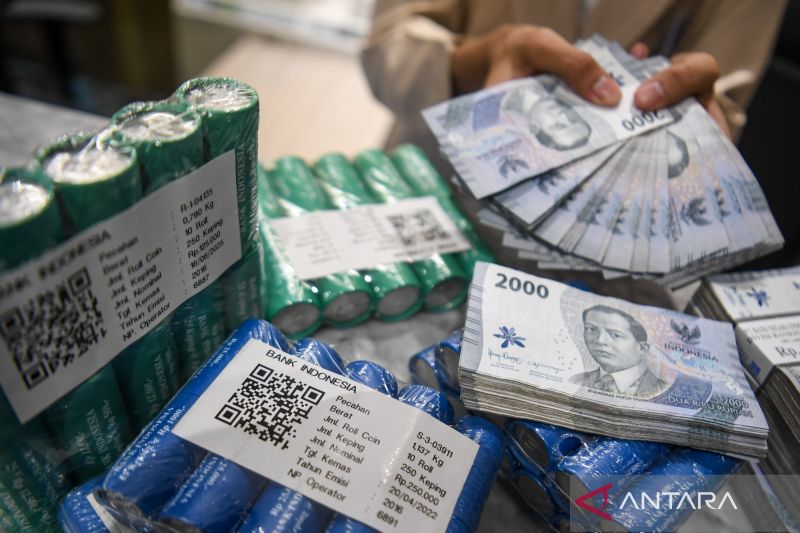 Rupiah berpotensi menguat terbatas, investor nantikan data Cadev RI