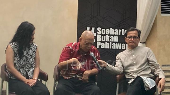 usman-hamid:-cak-nur-dan-gus-dur-jadi-penjahat-kalau-soeharto-pahlawan