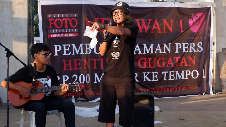 Jurnalis dan Aktivis di Batam Gelar Aksi Melawan Gugatan Amran terhadap Tempo