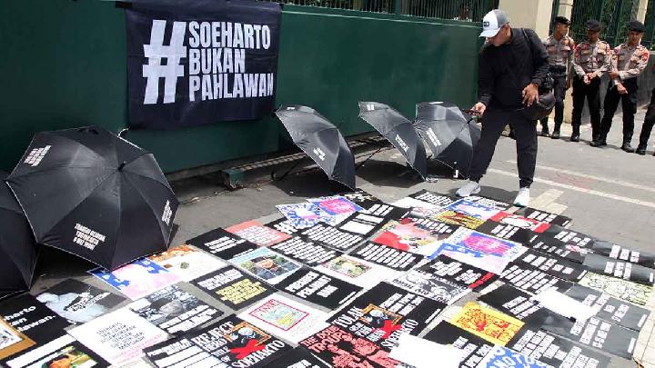 Survei KedaiKOPI: 80 Persen Responden Setuju Soeharto jadi Pahlawan Nasional