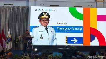 Pramono Beri Sertifikat ke Para Driver Perempuan TransJ: Ini Langkah Baik