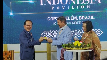 Hashim Potong Tumpeng Buka Paviliun Indonesia di KTT COP30 Brasil
