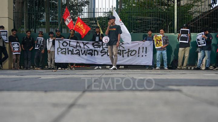 Penolakan Gelar Pahlawan Nasional Soeharto Paling Gencar di X