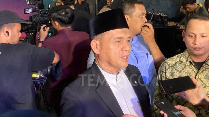 Respons Wakil Menteri Agama soal Viral Pendakwah Cium Anak Perempuan