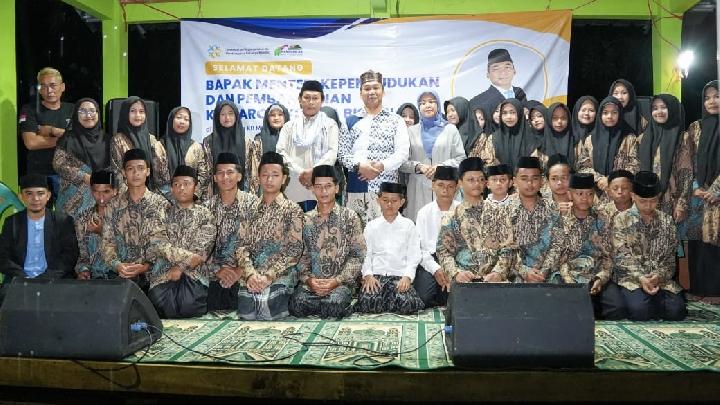 Silaturahmi dengan Tokoh Desa Caringin, Wihaji Tekankan Integrasi Program Pembangunan Keluarga