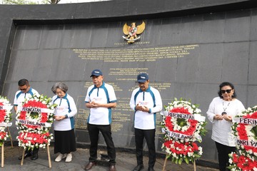 Gus Ipul Ajak Ratusan Pelajar Kenali Sejarah di Monumen Palagan Lengkong