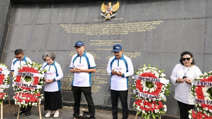 Gus Ipul Bareng Siswa Sekolah Rakyat Kunjungi Monumen Palagan Lengkong