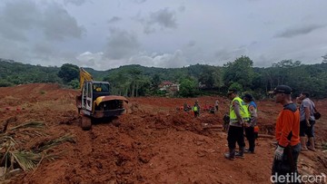 5 Regu Tim SAR Fokus Cari 21 Korban Longsor Cilacap yang Hilang