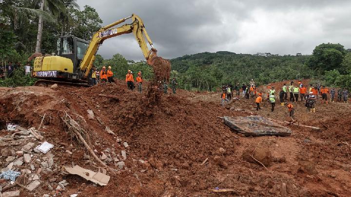 Tim Evakuasi Longsor Cilacap Perkirakan Korban Tertimbun Material Sedalam 8 Meter