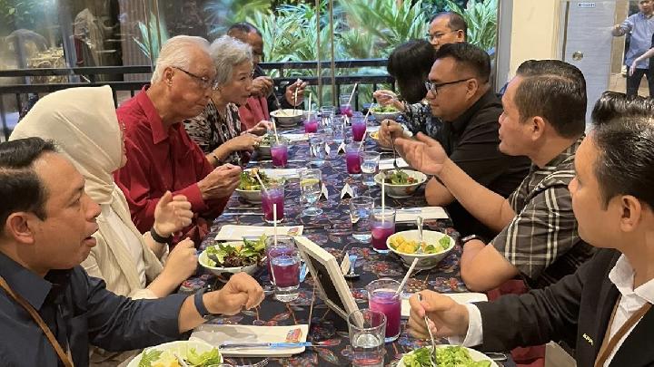 Bertemu dengan Mantan PM Singapura Goh Chok Tong, Wako Agung Diskusi Pembangunan Kota