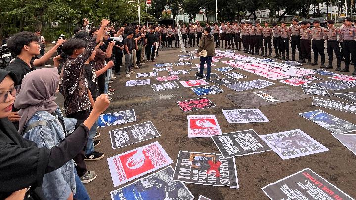 Aliansi Ciputat Tuntut Prabowo Cabut Gelar Pahlawan Soeharto dan Sarwo Edhie