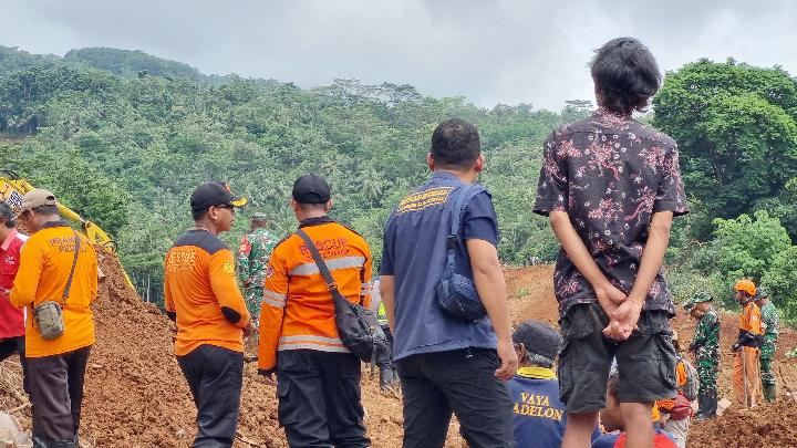 longsor-di-cilacap,-kemensos-kirim-bantuan-logistik-untuk-korban