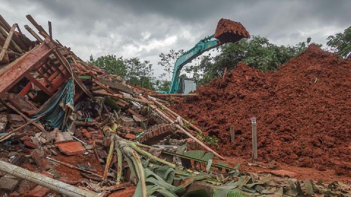 Prabowo Minta Percepat Penanganan Korban Longsor Cilacap