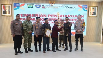 Kapolres Tangsel-Forkopimda Beri Penghargaan 3 Siskamling Terpadu Terbaik