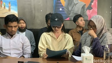 Deni Apriadi 'MUA Dea Lipa' Cerita Masa Kecil Jadi Korban Bully