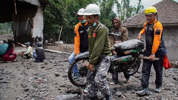 Pengungsi Mulai Kembali ke Rumah Pascaerupsi Gunung Semeru