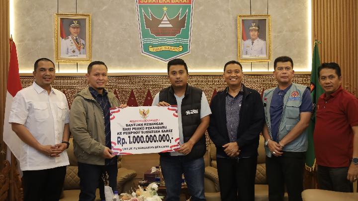 Wali Kota Agung Nugroho Serahkan Bantuan Rp 1,5 Miliar untuk Sumatera Barat