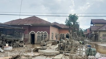 Rumah Korban Banjir di Aceh Dipenuhi Lumpur, Warga Butuh Penyedot