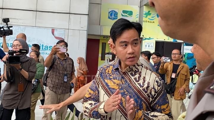 Gibran Menjenguk Korban Kecelakaan Mobil MBG di RSUD Koja