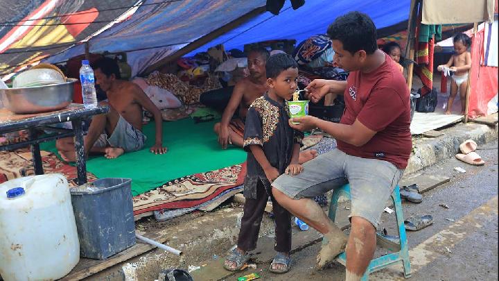 Kisah Warga Aceh Tamiang Seduh Susu Anak Pakai Air Banjir