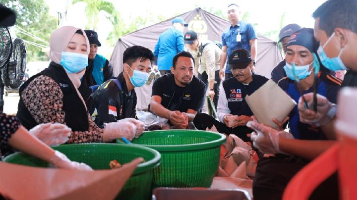 Tinjau Dapur Umum di Aceh Tamiang, Gus Ipul Beri Semangat Para Relawan