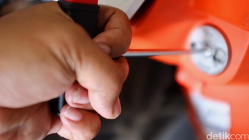 Polisi Tangkap Dua Maling Motor di Tangerang, Sajam Golok Disita