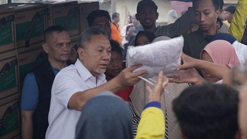 Menko Zulhas Tinjau SPPG yang Beralih Jadi Dapur Umum di Aceh, Beri Semangat