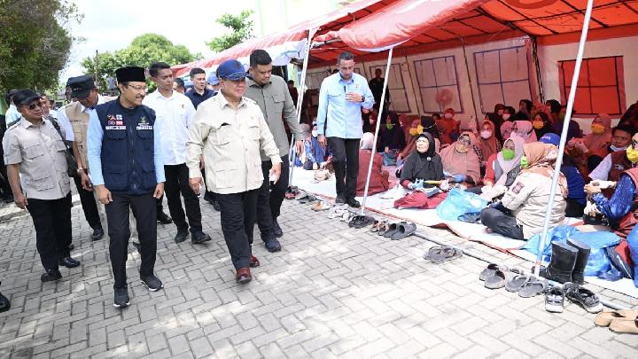 Presiden Prabowo Tinjau Posko Pengungsian MAN 1 Langkat