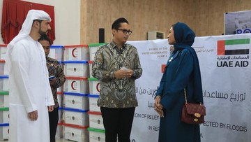 UEA Beri Bantuan 30 Ton Beras untuk Korban Banjir ke Pemkot Medan