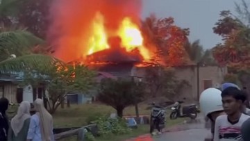 Polisi Amankan 5 Terduga Bandar Narkoba di Madina yang Rumahnya Dibakar Warga