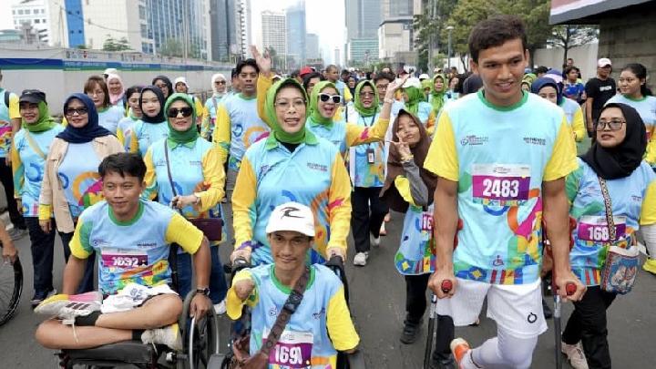 fatma-saifullah-yusuf-hadiri-funwalk-bersama-ribuan-disabilitas
