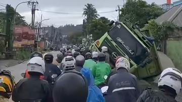Truk Amblas di Sentul Bogor, Lalu Lintas Sempat Macet Parah