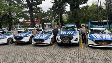 Korlantas Polri Serahkan 8 Unit Mobil Patroli, Percepat Penanganan Bencana di Sumut