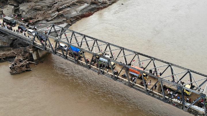 TNI Bangun 32 Jembatan Bailey di Sumatera