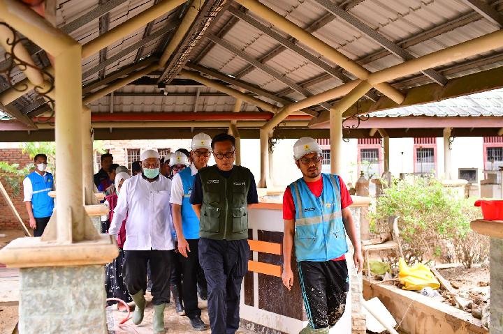 Direksi dan Relawan PLN Pastikan Percepatan Pemulihan Fasilitas Umum di Aceh