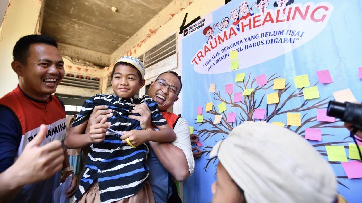 pertamina-salurkan-bantuan-logistik-dan-kesehatan-di-agam