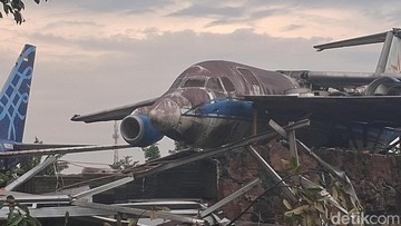 Asal-usul Potongan Bodi Pesawat yang Timpa Rumah di Bogor Usai Puting Beliung