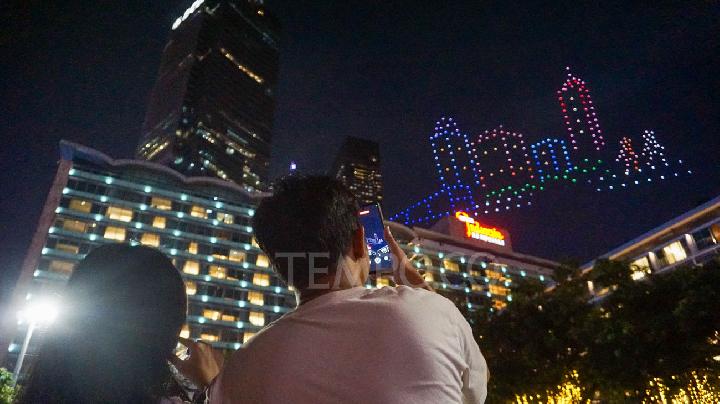 Atraksi Drone buat Korban Bencana Sumatera di Udara Jakarta