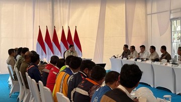Prabowo: Kita Akan Operasi Besar Pendalaman Sungai di Lokasi Bencana Sumatera