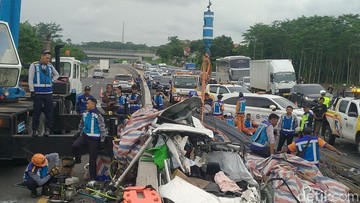 Kecelakaan Maut 3 Kendaraan di Tol Batang Berawal dari Truk Hilang Kendali