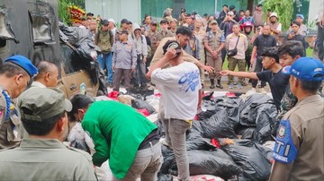 Kantornya Didemo hingga 'Dibanjiri' Sampah, Pemkot Tangsel Janji Berbenah