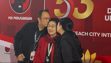 Momen Akrab Puan dan Prananda Cium Pipi Megawati Saat Rakernas PDIP