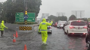 Tol Sedyatmo Tergenang Air di Sejumlah Titik, Ketinggian Capai 60 Cm