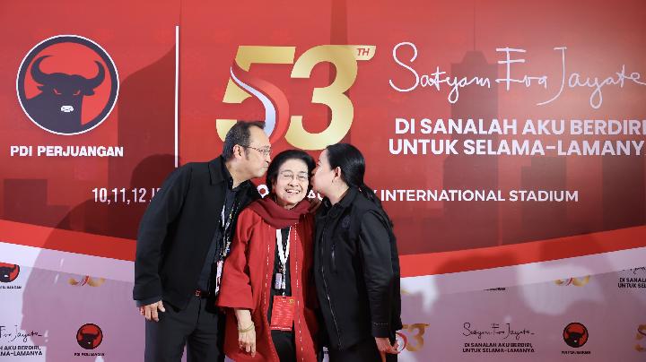 Momen Hangat Megawati Bersama Prananda Prabowo dan Puan Maharani di Rakernas PDIP