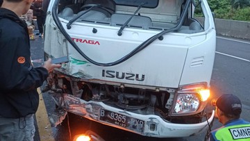 Kronologi Truk Boks Pecah Ban hingga Terguling di Tol Wiyoto Wiyono